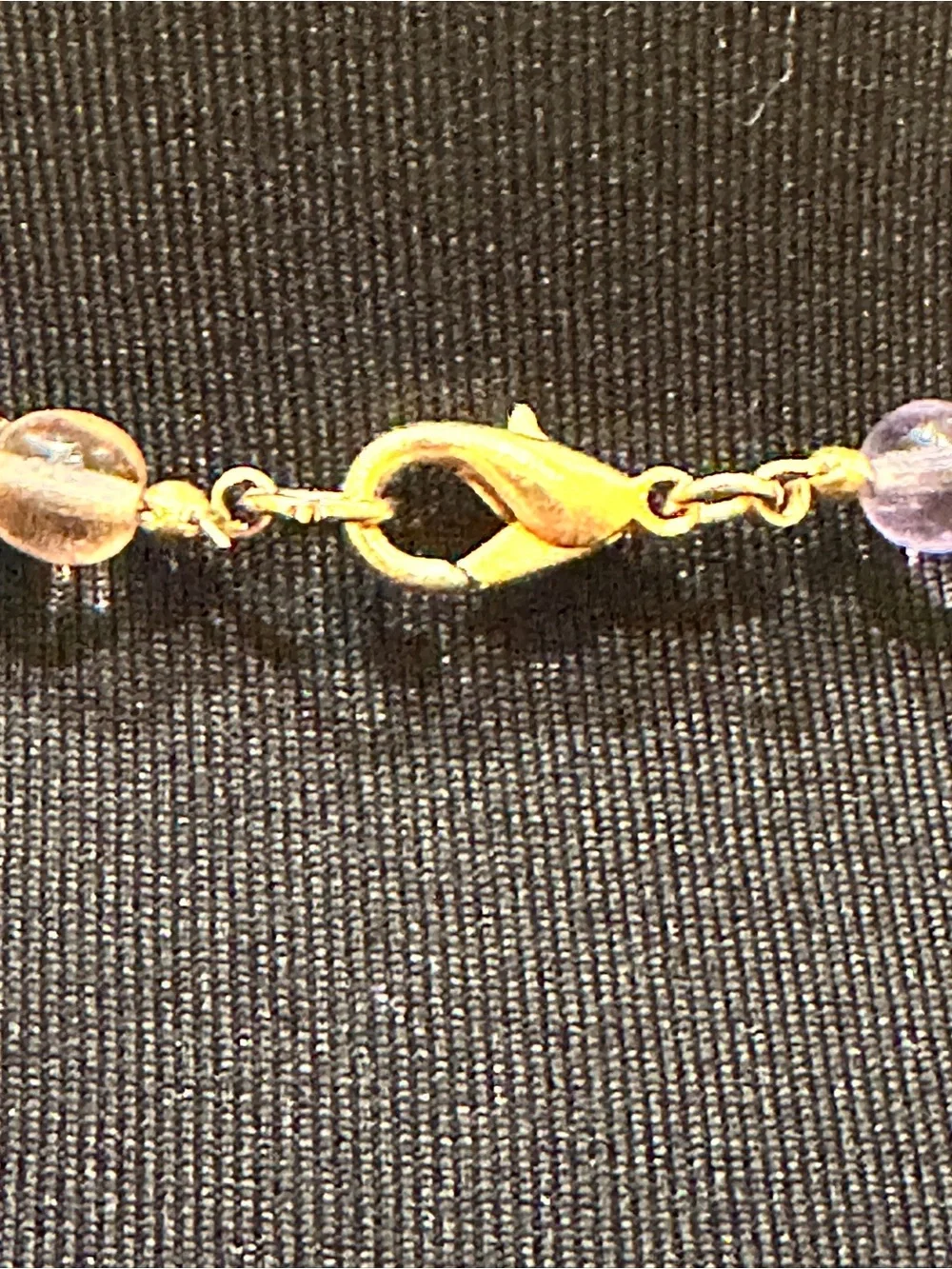 THIS IS A LADIES MURANO GLASS NECKLACE MEASURING 17” IN LENGTH, 6” WHEN WORN. I